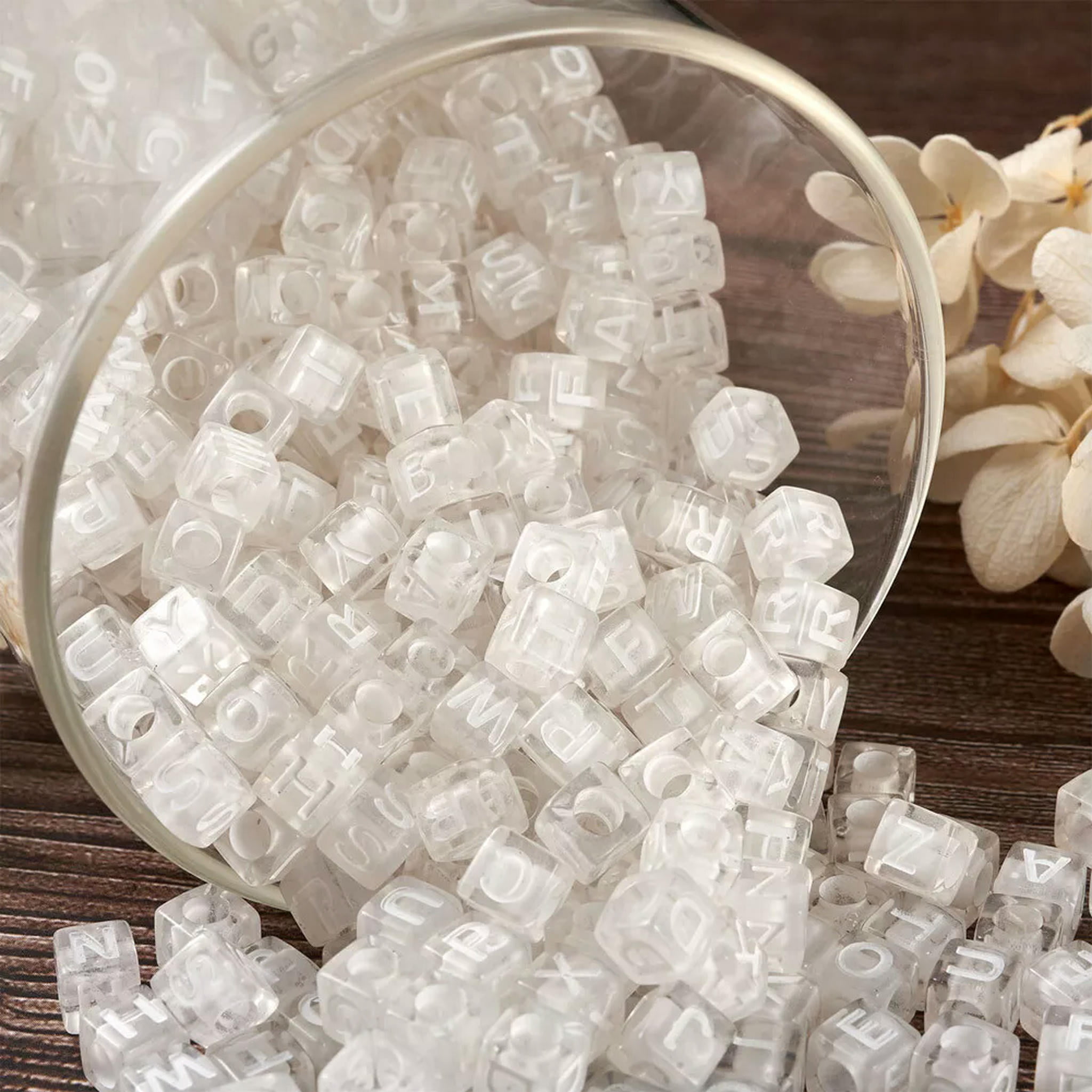 U8MO 1000pcs 7mm White Cube with Letter Transparent Acrylic Enamel Large Hole Beads