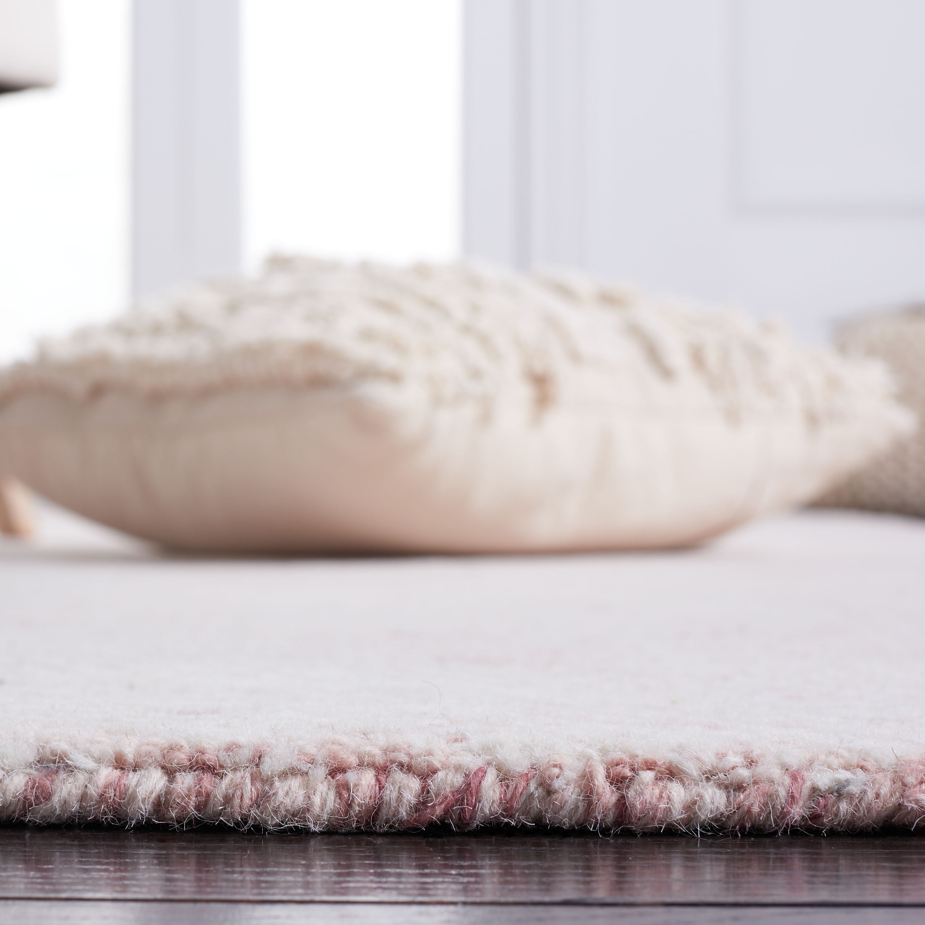 Safavieh Metro Patricia Distressed Area Rug, Pink/Ivory, 6' x 6' Round