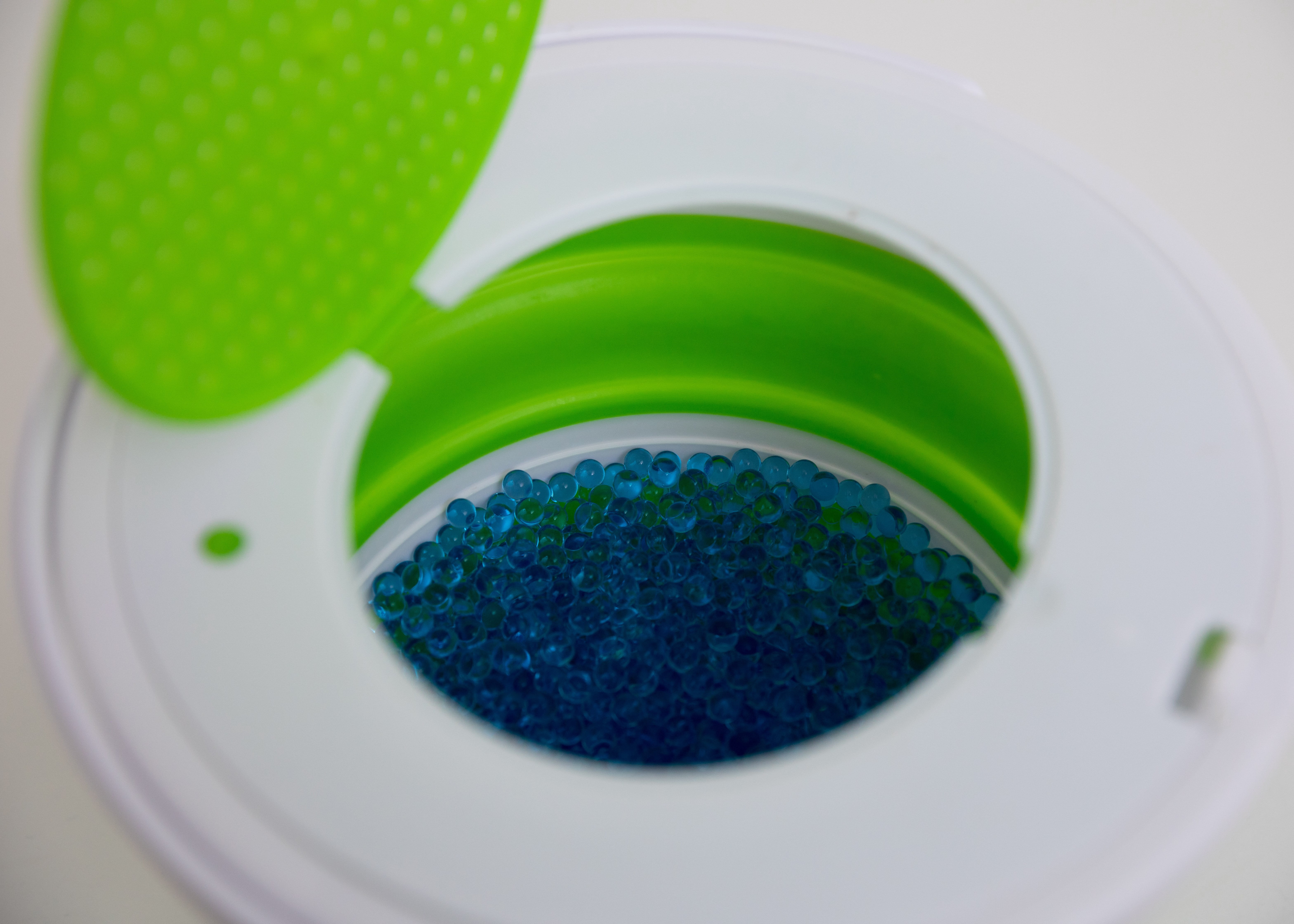 Lightning Blaster Blue Water Bead Ammo 20K Refill 7.5mm in Pour Nozzle Bag Ages 14+