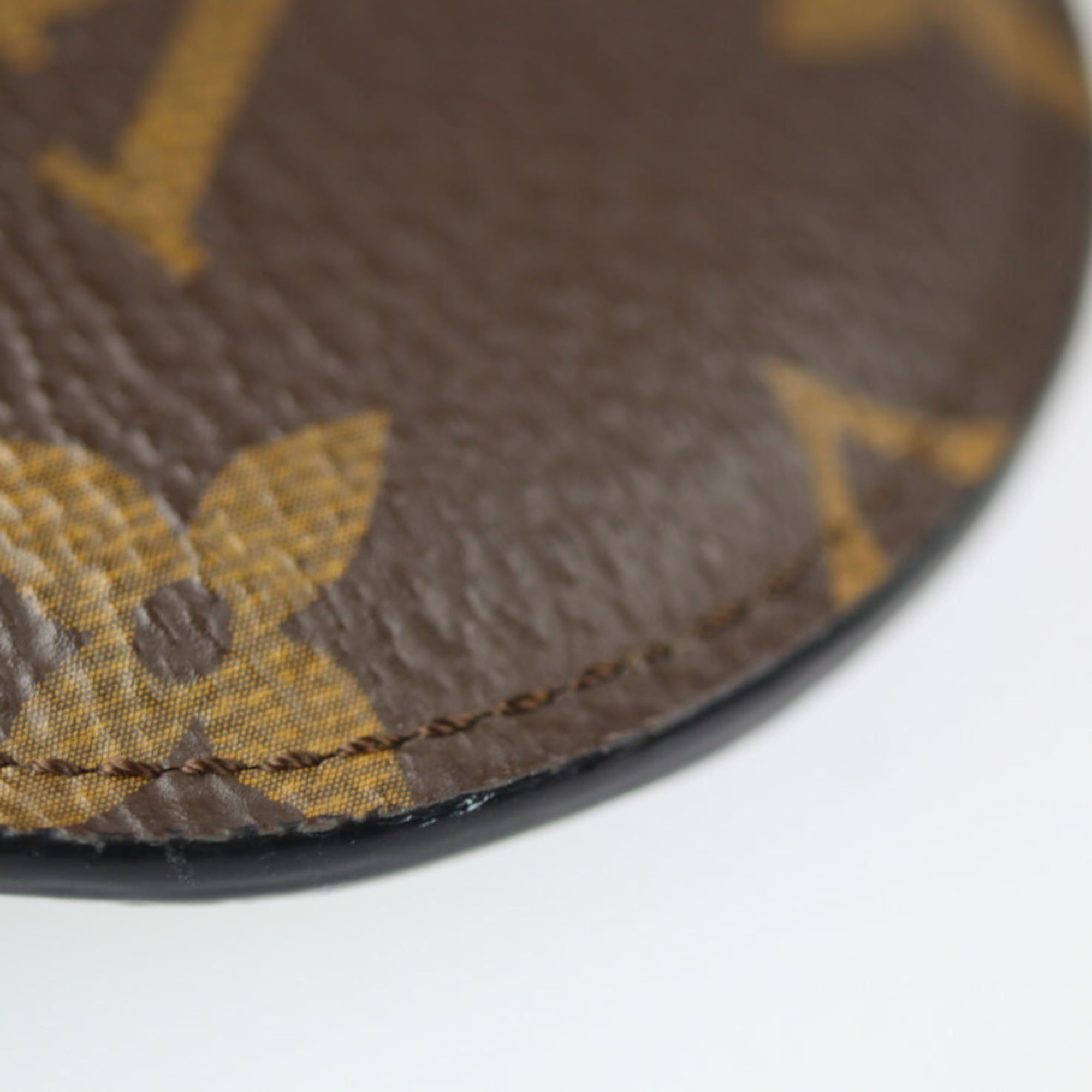 Key ring Louis Vuitton Brown in Synthetic - 31612250