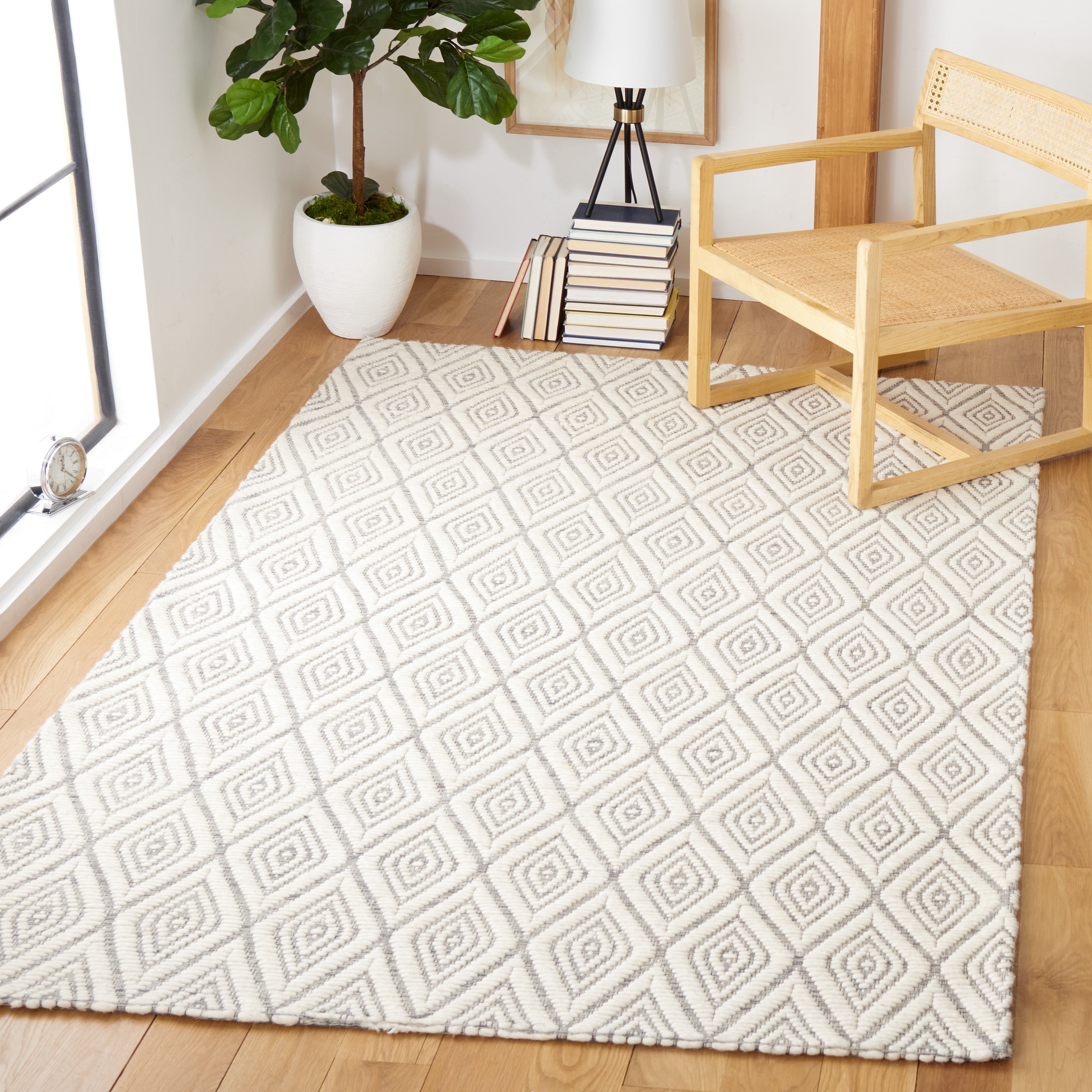 SAFAVIEH Marbella Winston Diamond Area Rug, Grey/Ivory, 6' x 6' Square