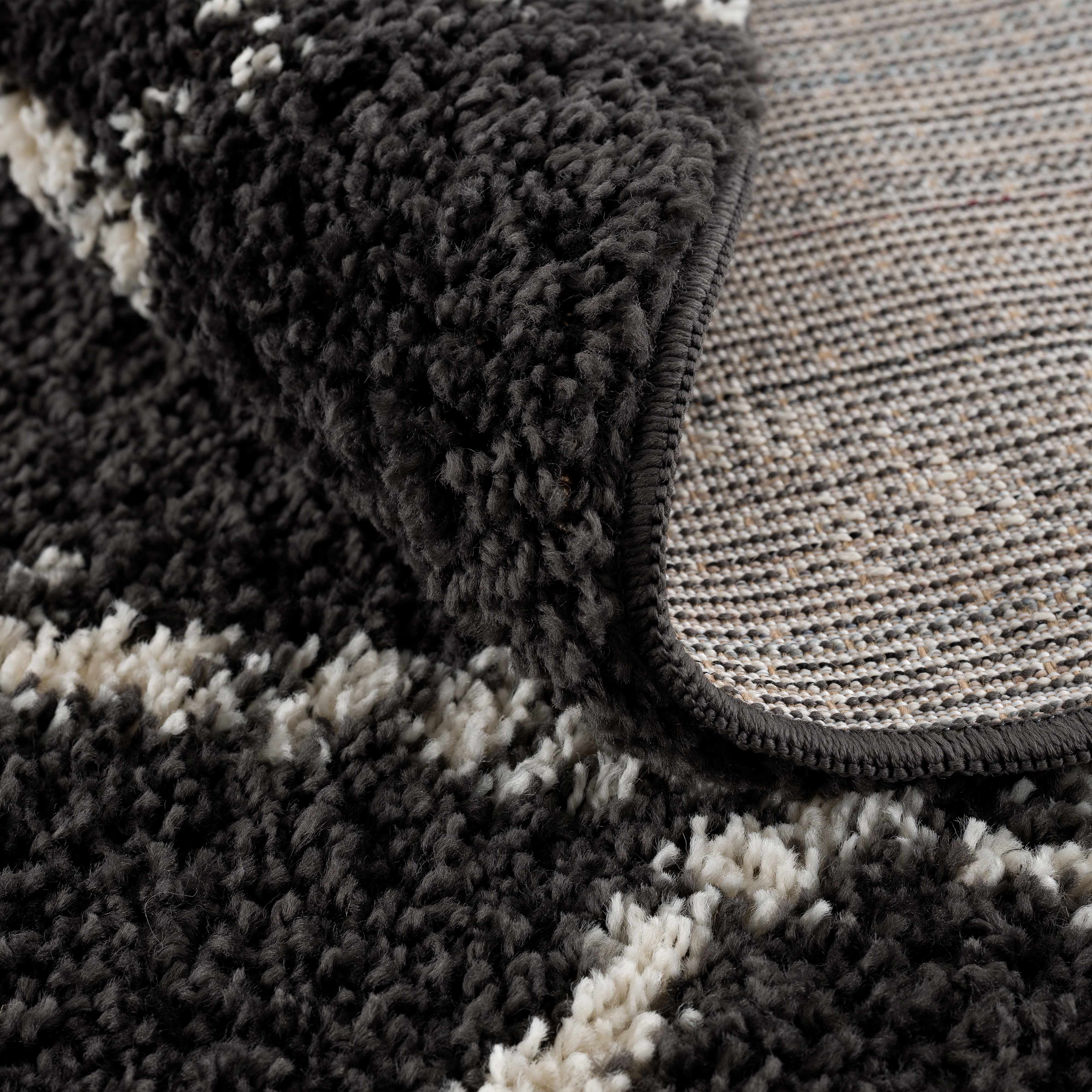 BoutiqueRugs Ayden Black Trellis Shag with Tassels Area Rug - Charcoal, Peach - 3'11" x 5'7"