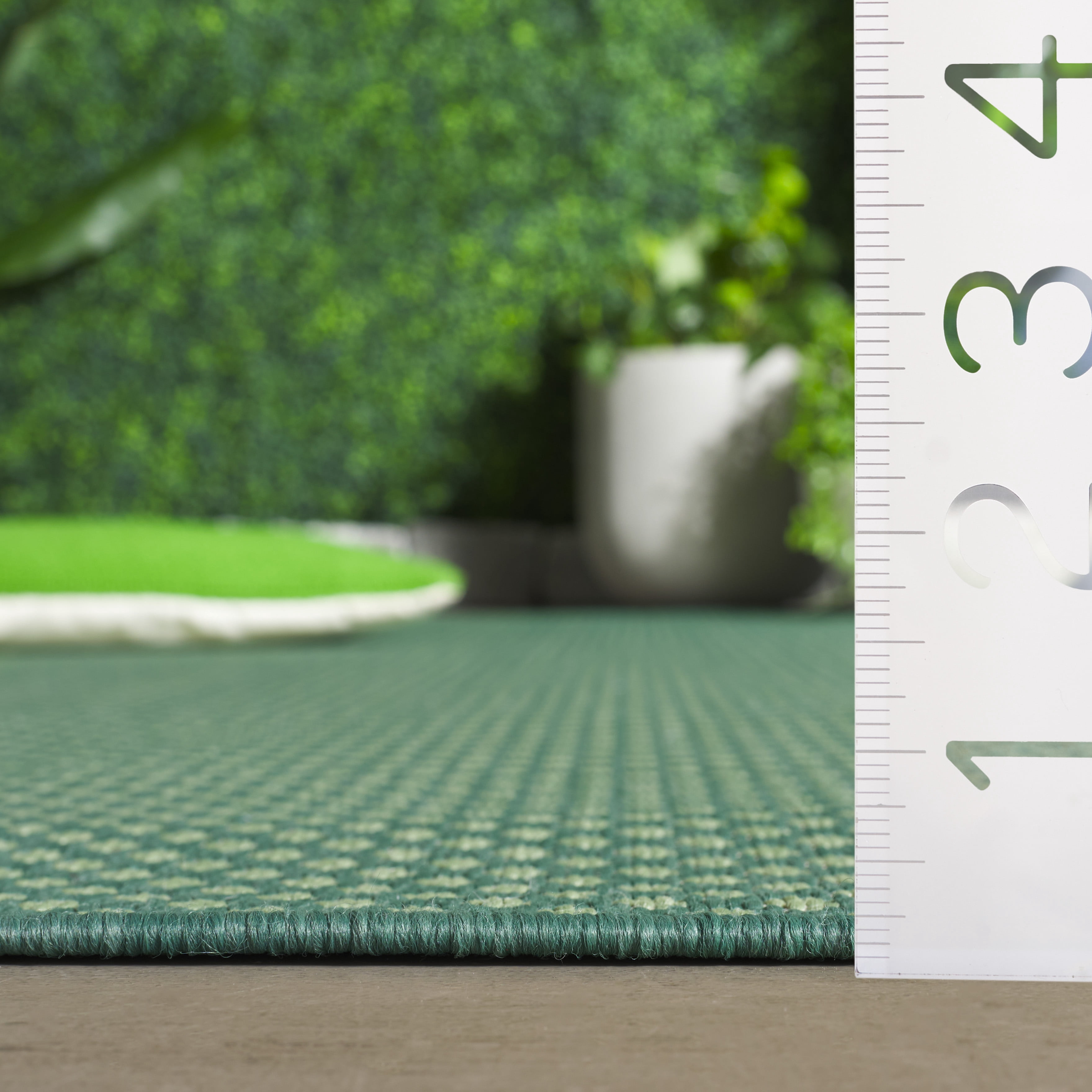 SAFAVIEH Terrace Gina Geometric Indoor/Outdoor Area Rug, Green/Ivory, 5'3" x 7'6"