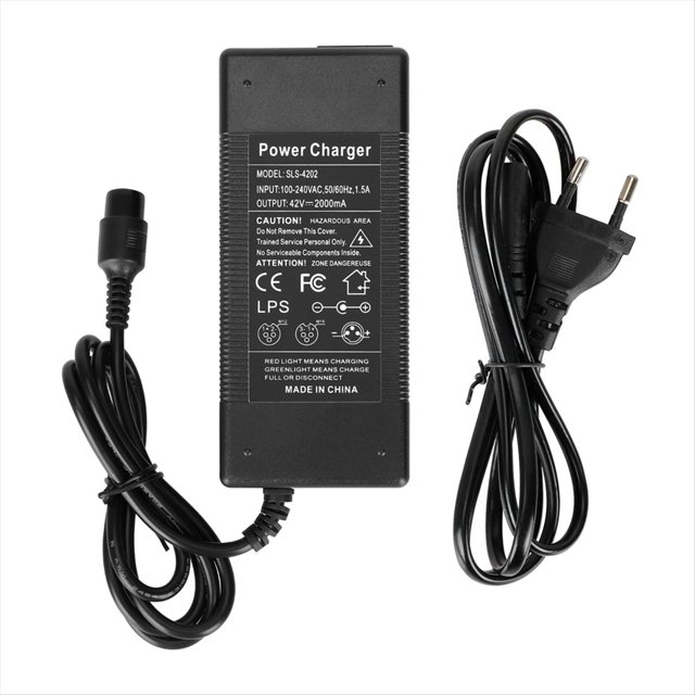42v 2a adaptador de corriente para scooter eléctrico cargador de batería para scooter eléctrico accesorios para automóvil cargador de batería (ue) reemplazo, cargador rectangular negro con etiqueta frontal 'Power Charger' que indica salida 42V-2000mA y LED de carga, cable de salida con conector redondo y cable con enchufe europeo, carcasa ABS; a menudo usado para sustituir cargadores de coche de equilibrio.