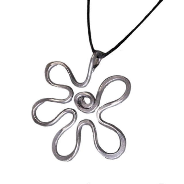 Boho Hollow Metal Flower Necklace Big Flower Clavicle Chain Pendant Necklace