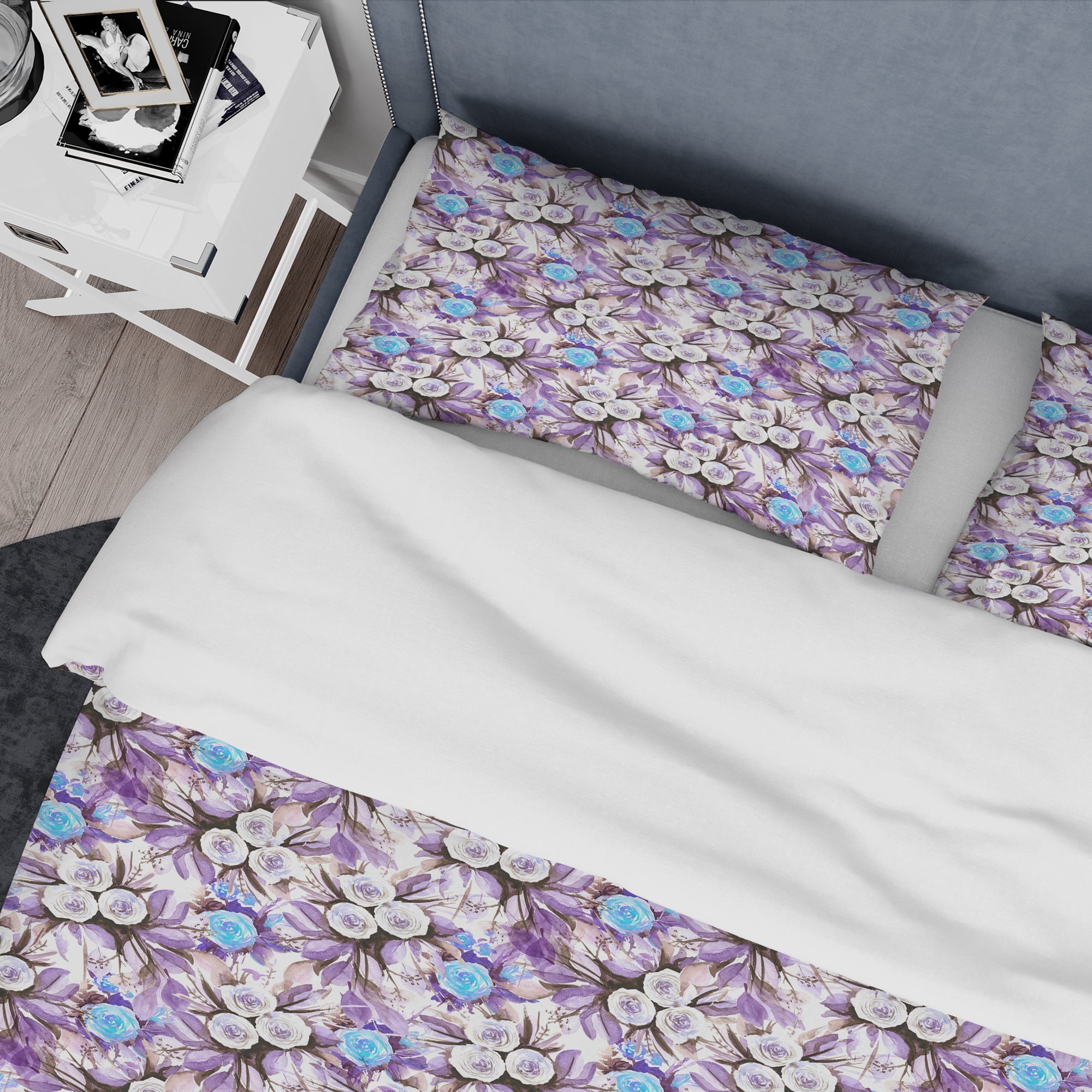 Designart 'Cascade Bouquet Royal Blue Purple & White Flowers' Traditional Duvet Cover Set