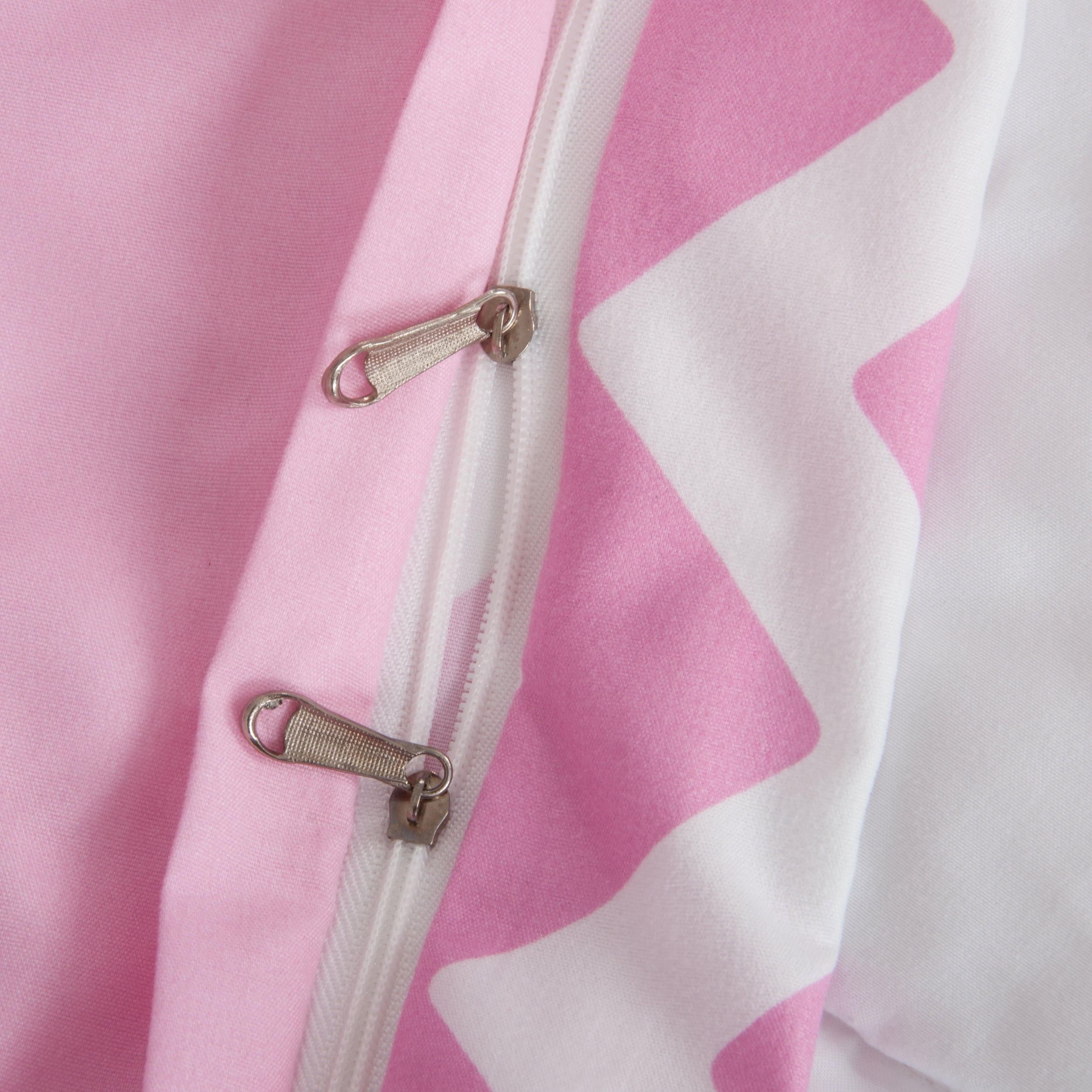 Ntbay 3-Pieces Microfiber Ultra Soft Strawberry Print Duvet Cover Set with Zipper Closure and Corner Ties, Pink and Red, Queen