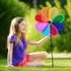 thumbnail image 5 of Molino de viento reflectante de colores para jardín | Estacas decorativas de 55 cm para exteriores | Repelente de aves giratorio de PVC impermeable | Adorno para patio, balcón, huerto y césped, 5 of 6