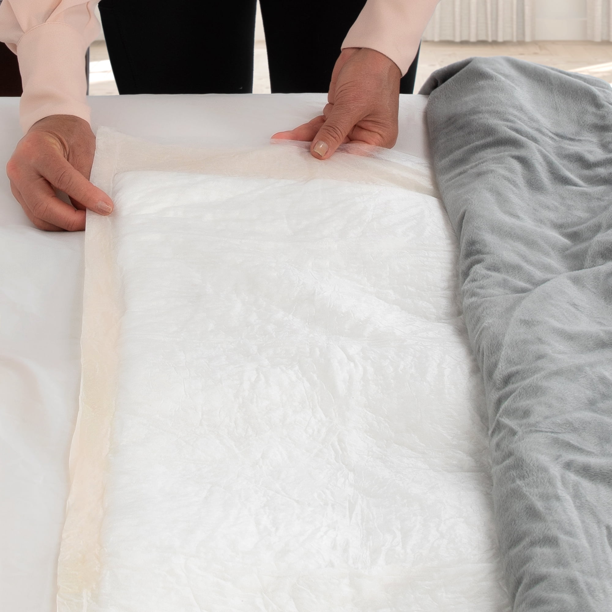 HALYARD Disposable Standard Underpads Incontinence Bed Pads, 30”x30” Case of 80, Beige-Comfortable Chucks Pads, Disposable, for Adults-Soft Bed Pads for Elderly/Adult Patient, 48823 (Case of 80)