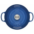 thumbnail image 2 of Horno holandés redondo Signature de hierro fundido esmaltado Le Creuset, 5,5 cuartos, color Marsella, 2 of 5