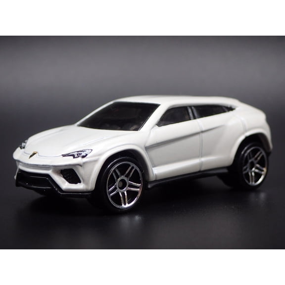 Open Box 2018-2025 LAMBORGHINI URUS SUV 1:64 SCALE COLLECTIBLE DIORAMA DIECAST MODEL CAR