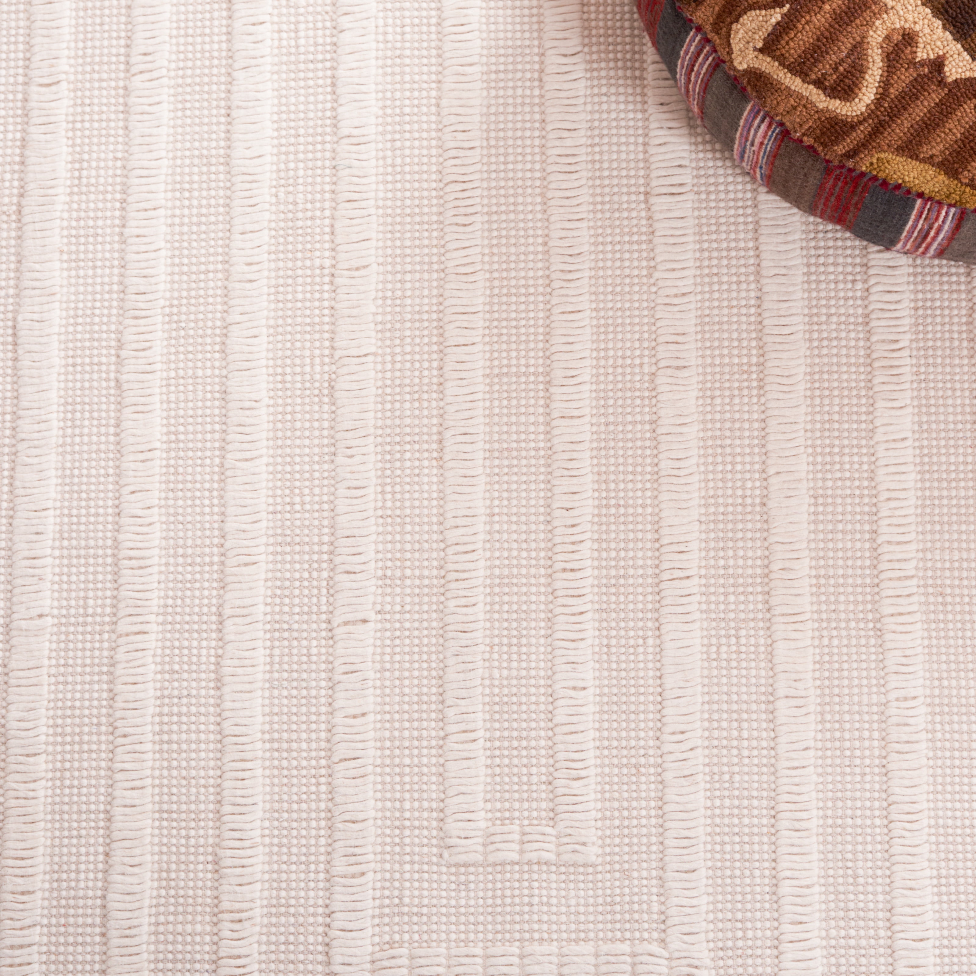 SAFAVIEH Natura Allen Bordered Area Rug, Ivory/Beige, 6' x 9'