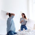 thumbnail image 3 of Juego de cojines Utopia Bedding, 61 x 61 cm, color blanco, paquete de 2, 3 of 7