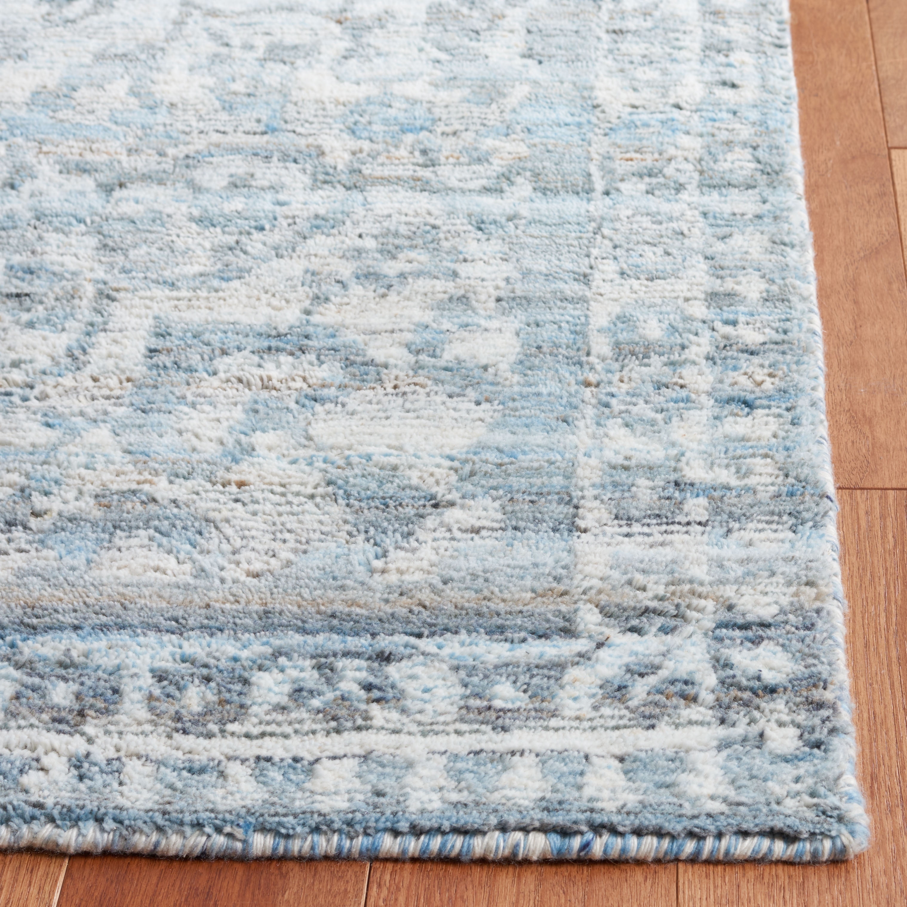 SAFAVIEH Marquee Patrice Medallion Area Rug, Blue/Grey, 4' x 6'