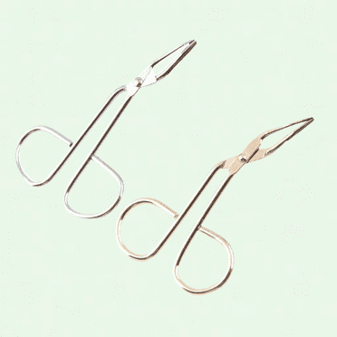 2Pcs Women's Facial Hair Tweezers, Professional Slant Tip Tweezers and Eye Scissors, Hair Clippers for Women and Men (Gold Silver)