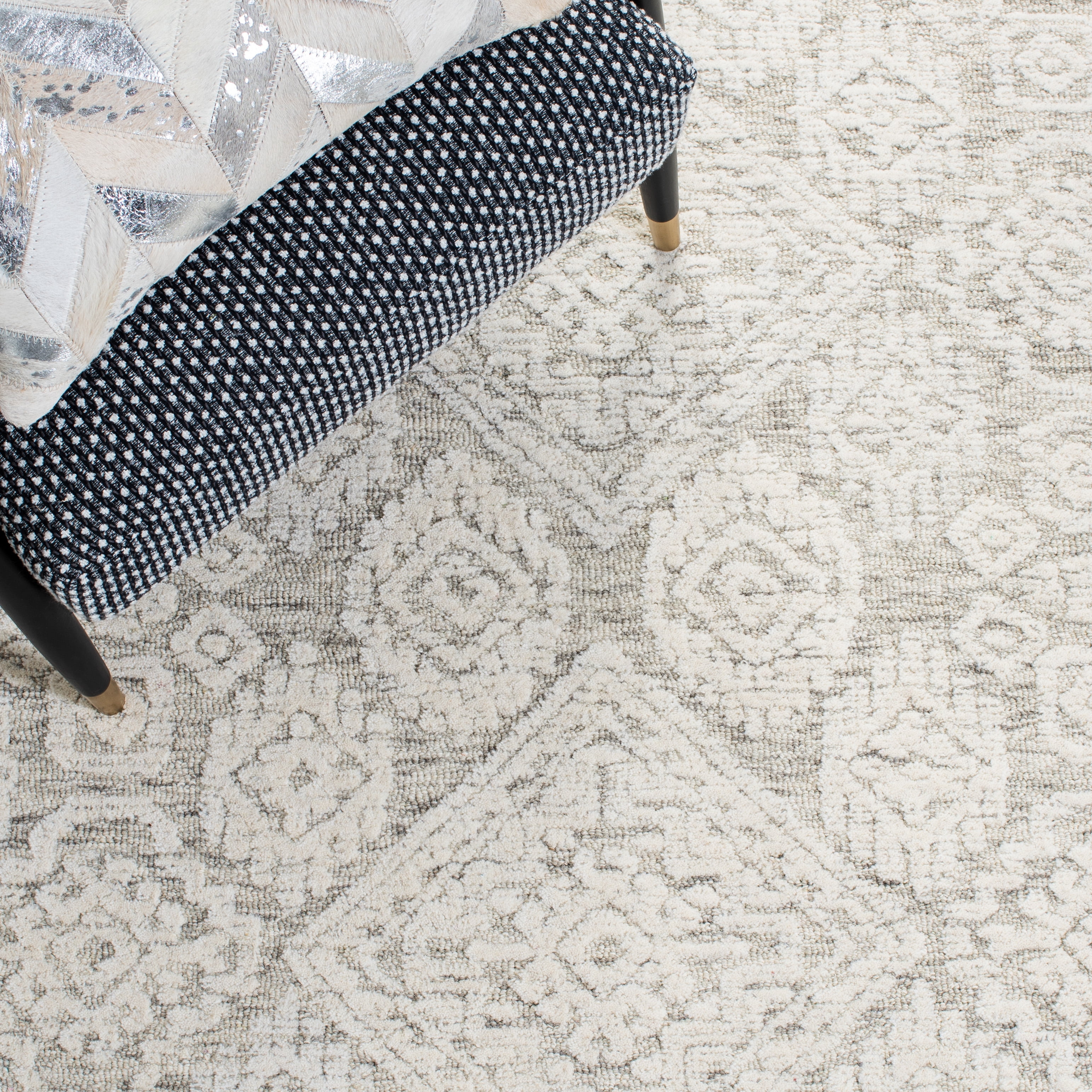 SAFAVIEH Metro Riley Medallion Area Rug, Light Brown/Ivory, 4' x 6'