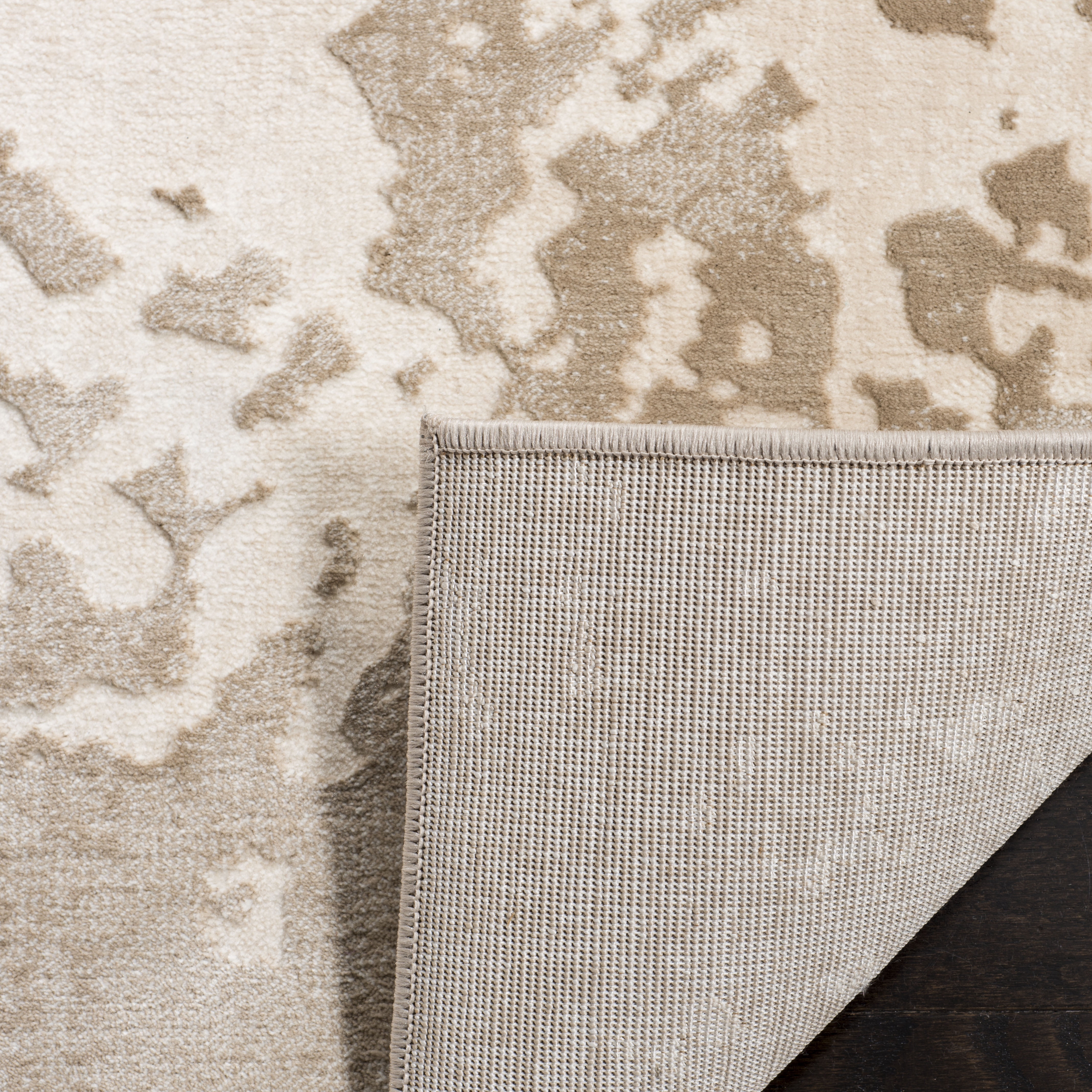 Safavieh  Vogue Esme Modern Abstract Rug 5'1" x 7'6" 5' x 8'