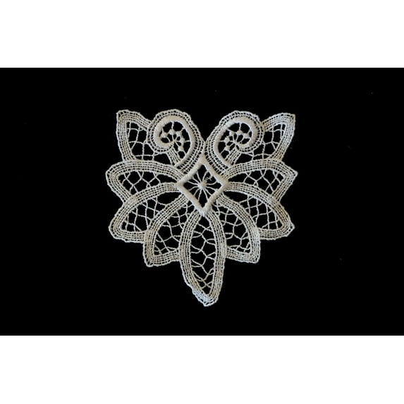 Lily 4.5"x4.75" White Venice Lace Motif Applique Patch Cup Doily Coaster