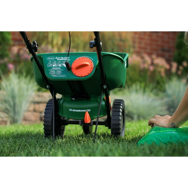 Scotts Turf Builder Mini Edgeguard Broadcast Spreader - Walmart.ca
