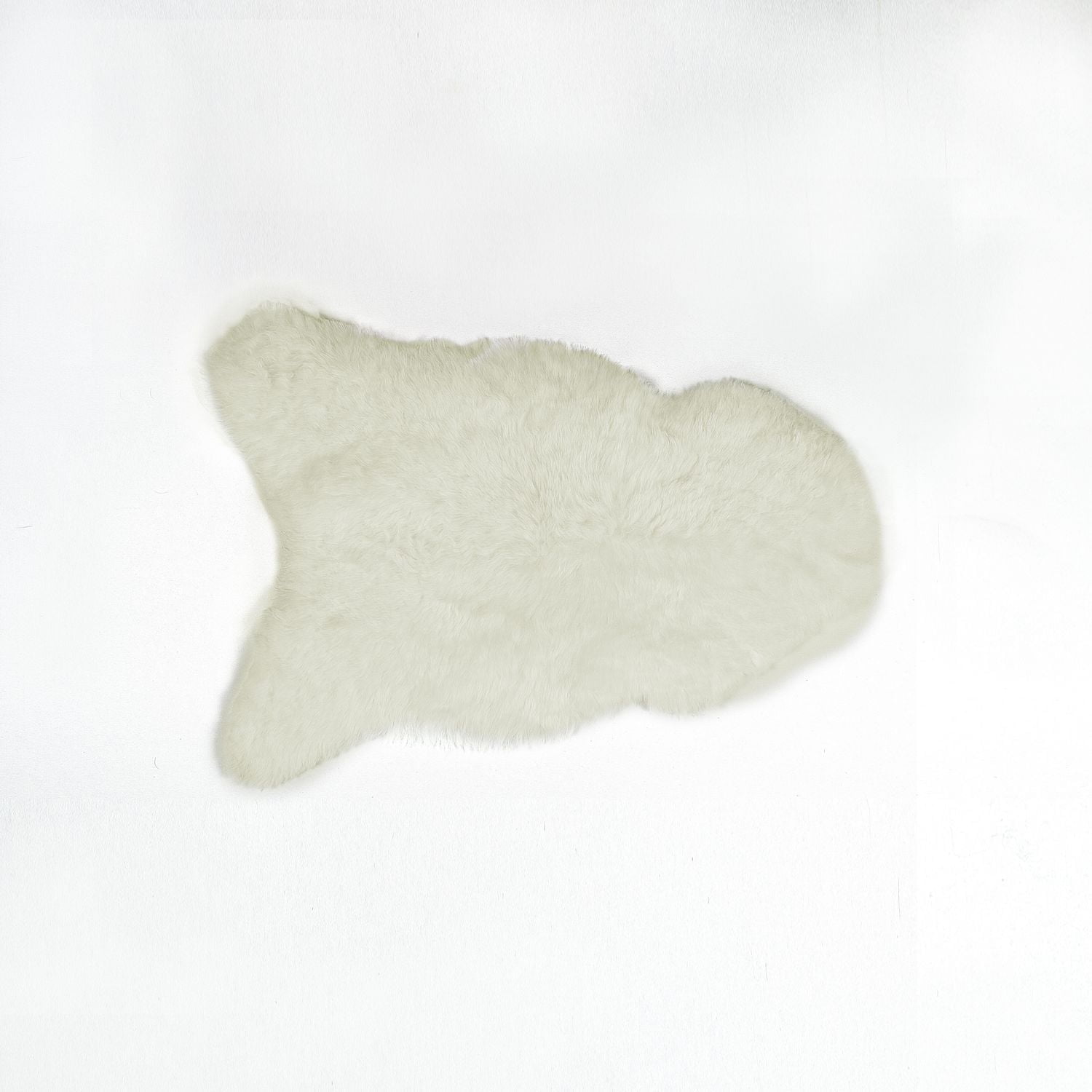 ICELANDIC SHEEPSKIN SHORT-HAIRED RUG 2' X 3'