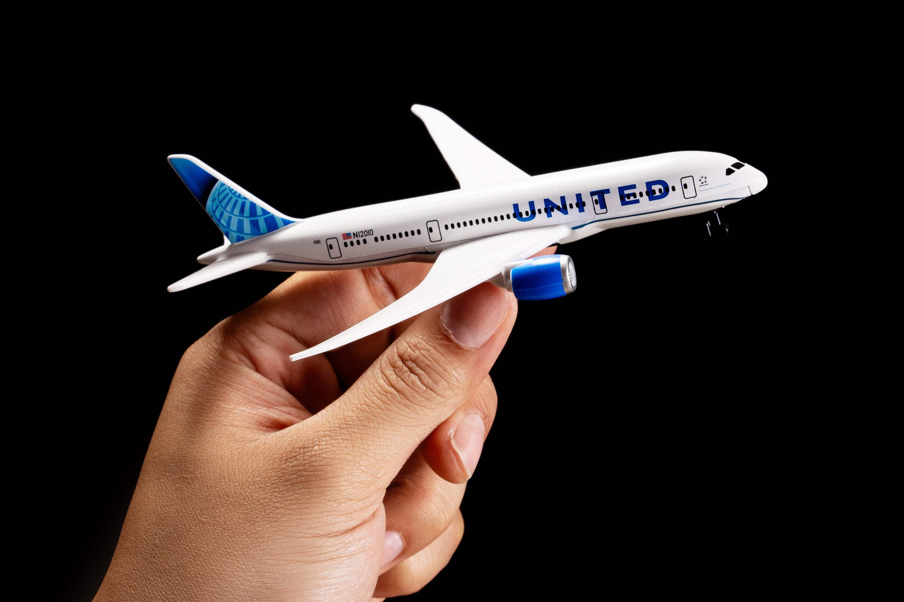 DARON RT6264-2 UNITED Airlines Boeing 787 Die Cast Model Plane