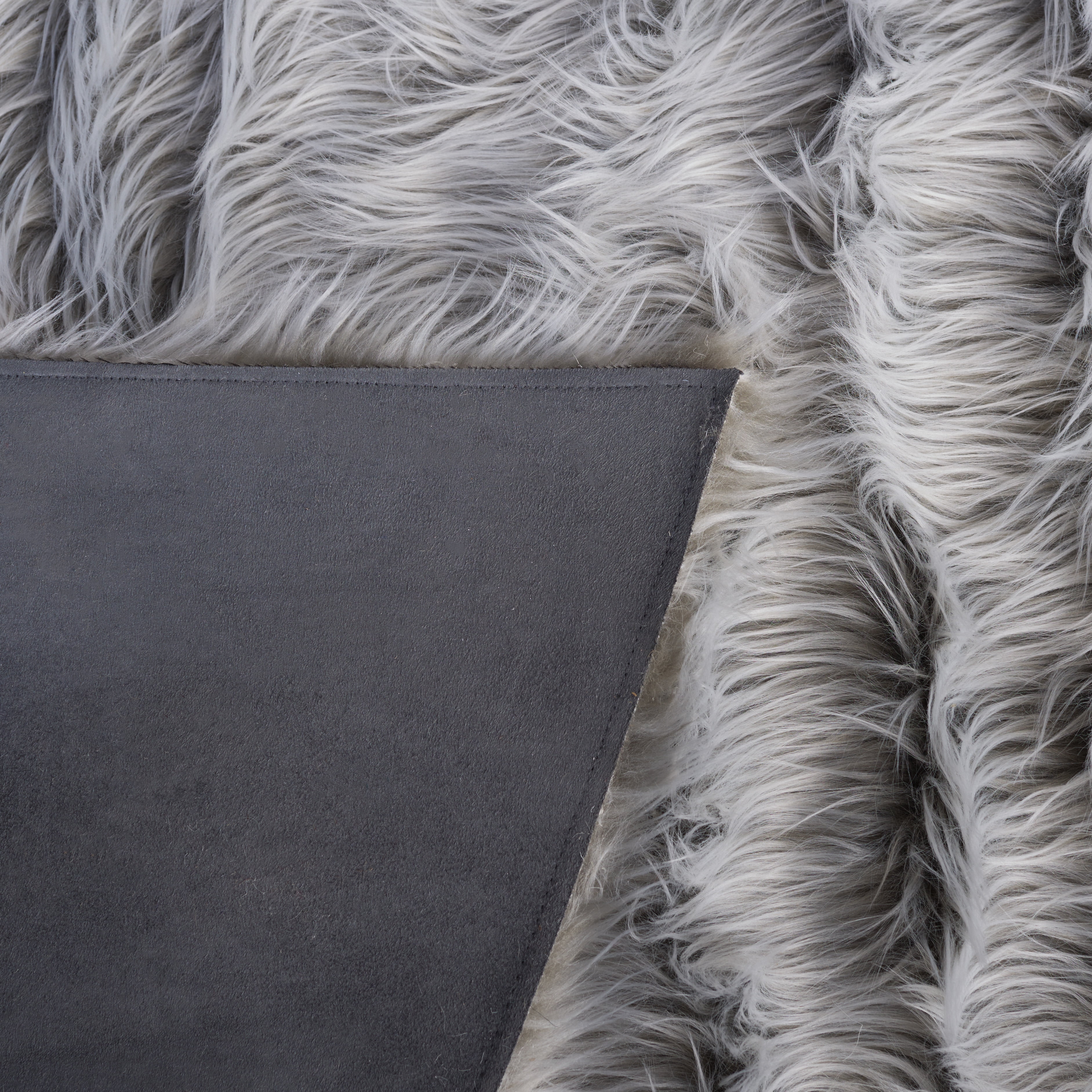 Safavieh Faux Sheep Skin Lucius Animal Area Rug, Light Gray, 3' x 5'