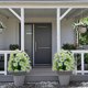 thumbnail image 5 of Flores artificiales para jardines exteriores con pinchos en el suelo, decoración blanca de trompeta para jardín, patio o macetas de interior, plástico resistente a la intemperie, 5 of 6