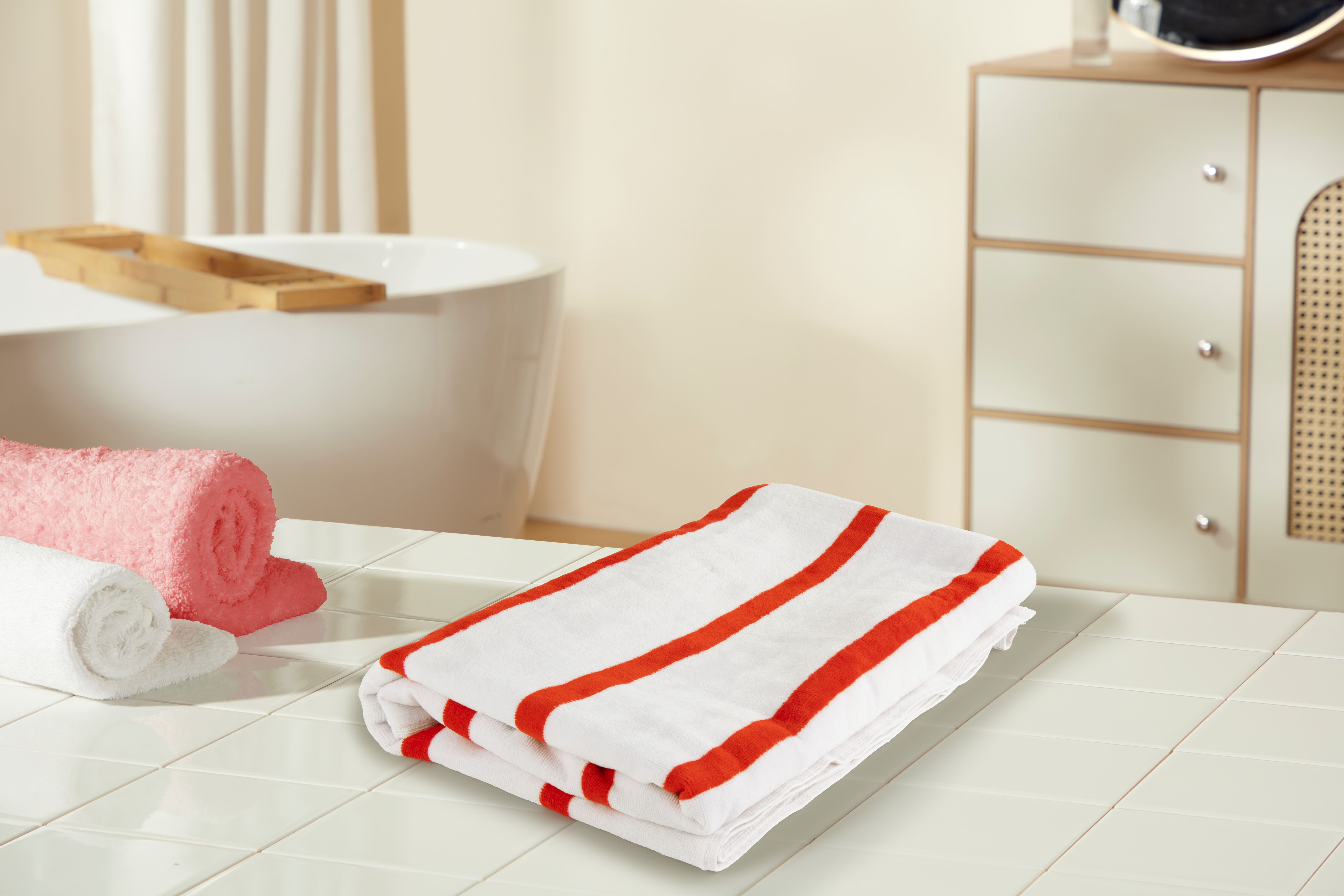 Minnie Mouse Vintage Wink 34" x 64" Oversized Bath Towel, Cotton, White & Red, Disney