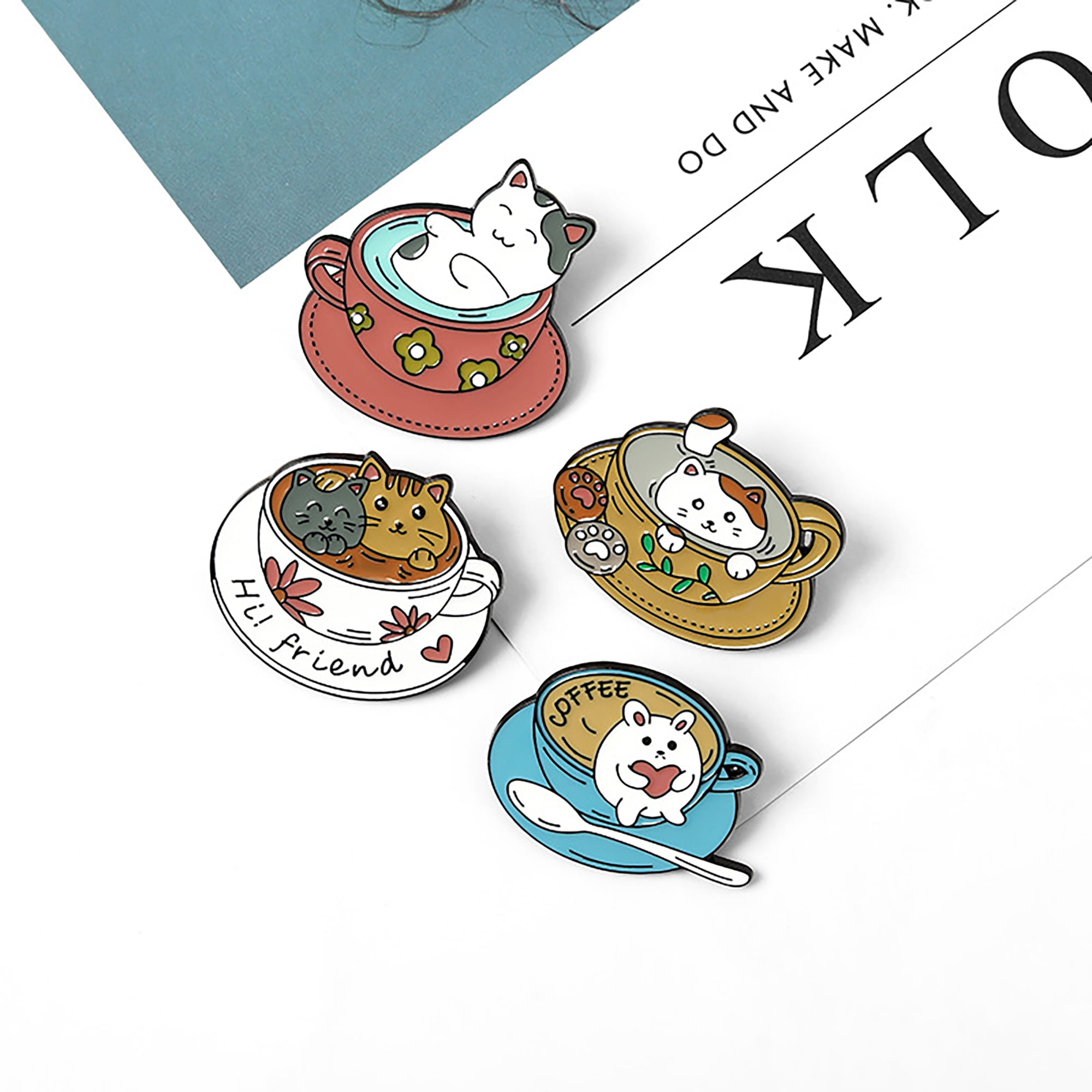 Pair of snuggle cat pins - Shop chiuflowers Badges & Pins - Pinkoi