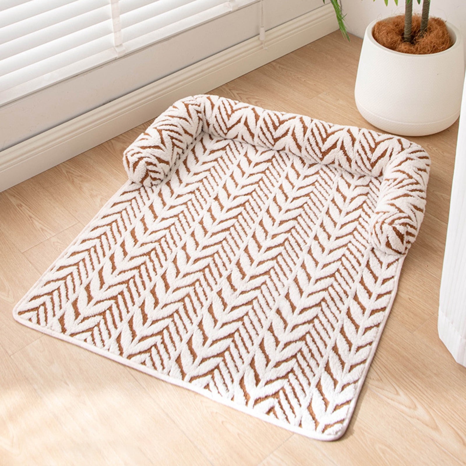 Non-Slip Plush Pet Sofa Mat – Soft Chevron Pattern Dog Bed Cushion for Furniture Protection,Washable Pet Floor Pad for Cats and Dogs