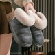 thumbnail image 5 of Botas de nieve cortas de felpa para mujer, zapatillas de algodón antideslizantes con forro polar y suela gruesa de invierno para personas mayores, zapatos cálidos con relleno de algodón para, 5 of 6