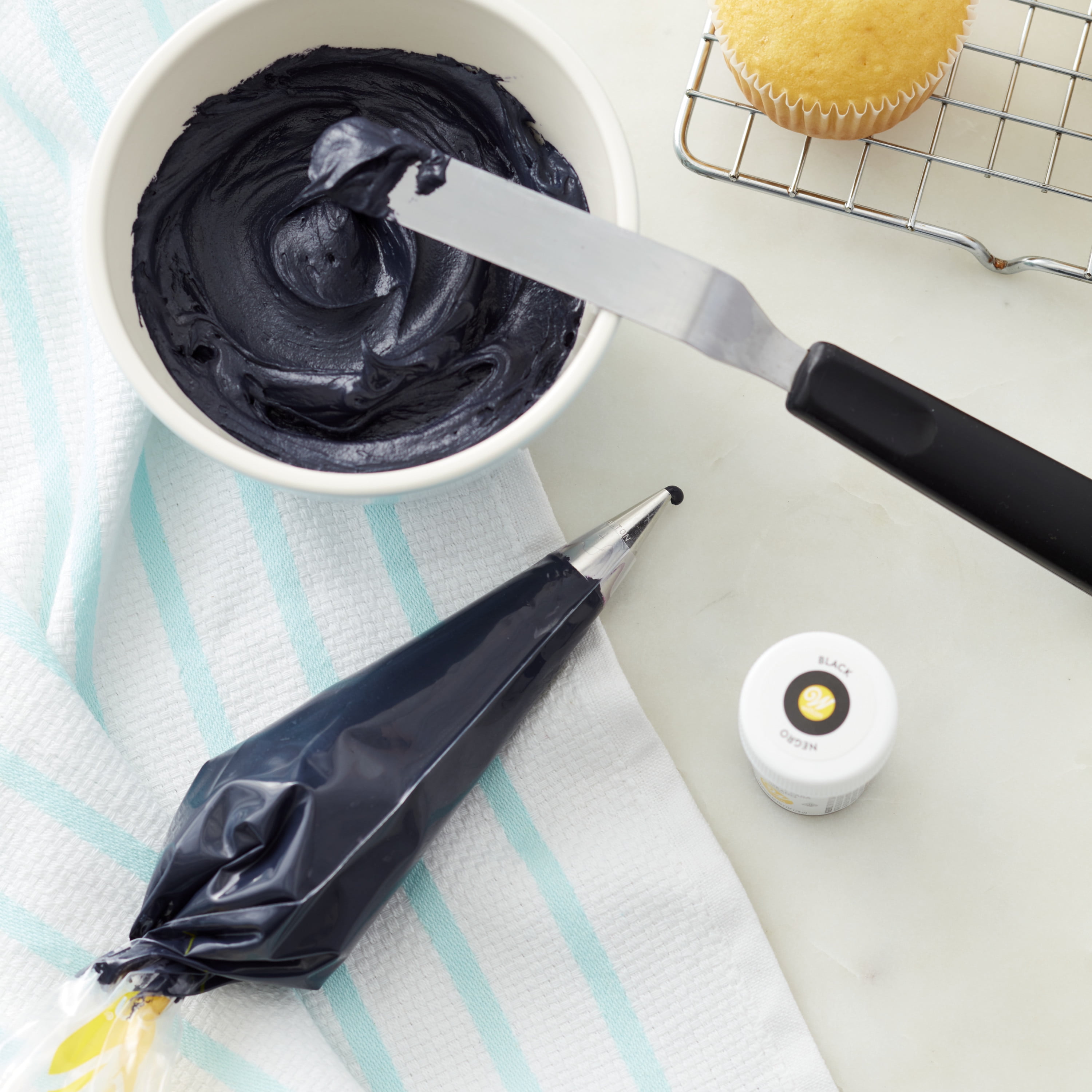 (3 pack) Wilton Black Food Coloring Edible Food Dye for Cake Decorating & Baking 1 oz. Jar