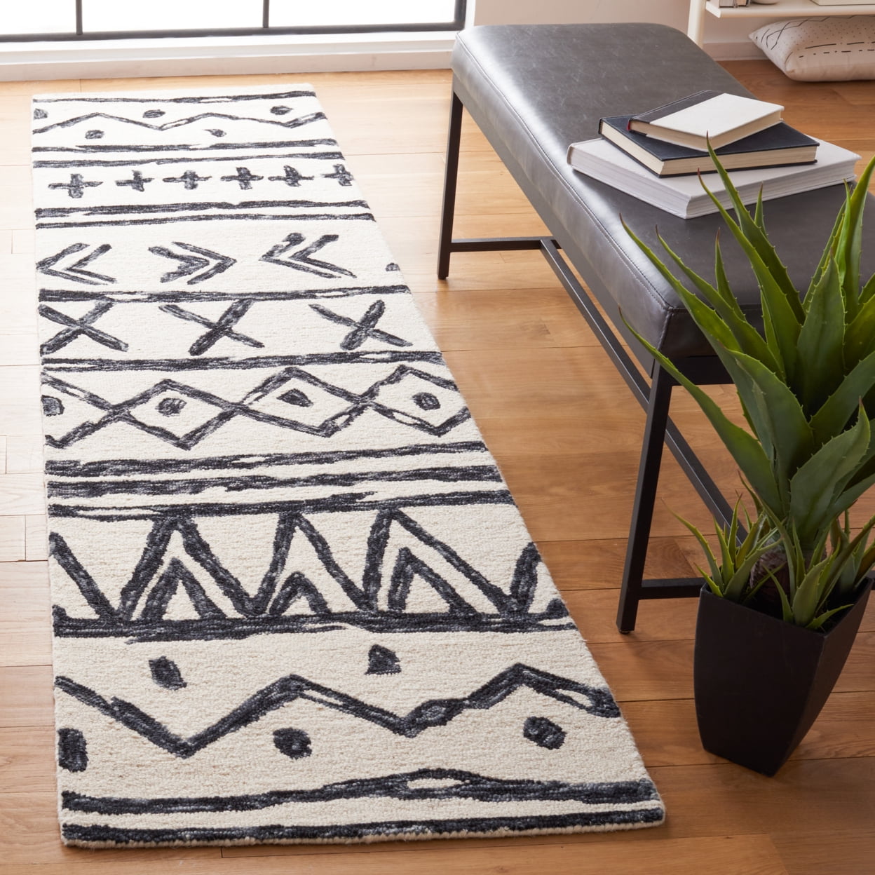 SAFAVIEH Metro Jarred Diamond Area Rug, Black/Ivory, 8' x 10'