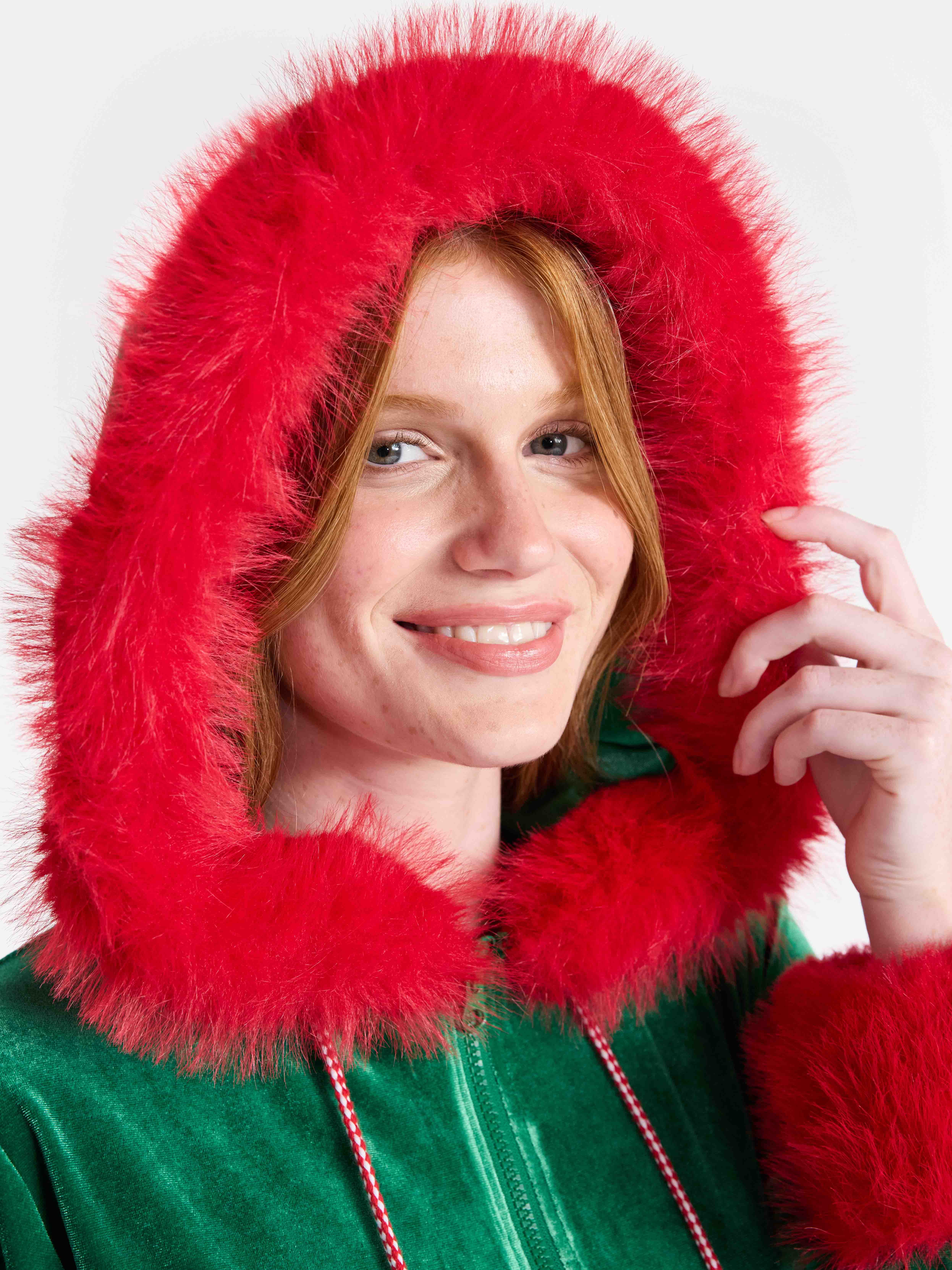 No Boundaries Christmas Velvet Hoodie and Skirt Set with Faux Fur, 2-Piece, Women’s