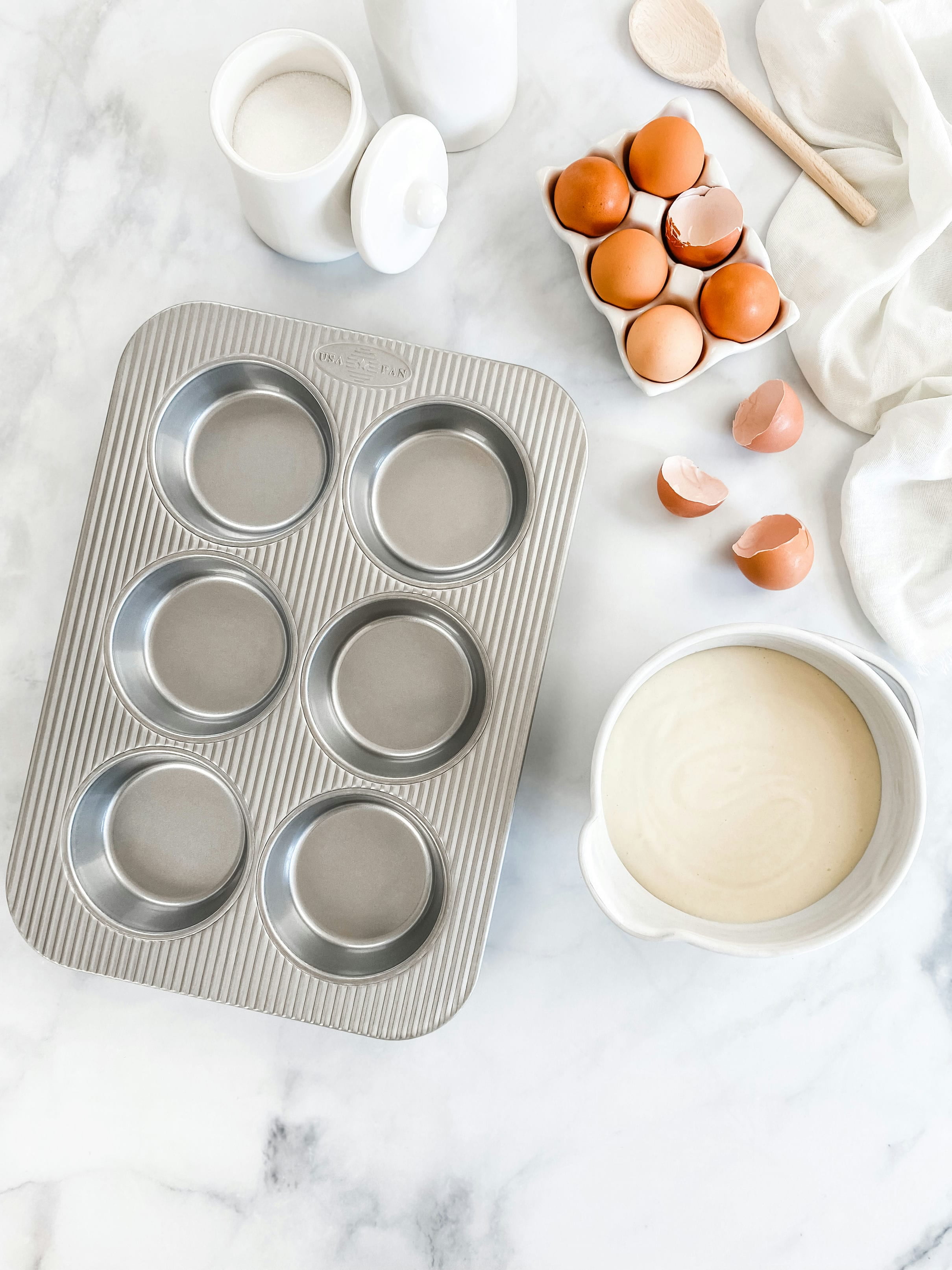 USA Pan Mini Round Cake and Cinnamon Roll Pan, 6 Well, Nonstick & Quick  Release Coating, Made in the USA from Aluminized Steel, 15-3/4 by 11