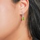 thumbnail image 4 of JeenMata Aros de Talla Brillante en Forma de Pera de 2,25 Quilates con Engaste Pavé de Peridoto (Piedra Natal de Agosto) Chapados en Oro Blanco de 18 K sobre Plata, 4 of 6