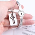 thumbnail image 2 of Pulsera con candado y collar con llave: joyas de acero de titanio para parejas, regalo romántico para el día de San Valentín, cumpleaños, Navidad, boda, aniversario, 2 of 5