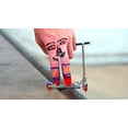 thumbnail image 4 of Ensemble Mini Pro Quarterpipe Skate Park avec Rampe, Quarterpipe et Planche à Roulettes par Grip & Tricks, 4 of 4