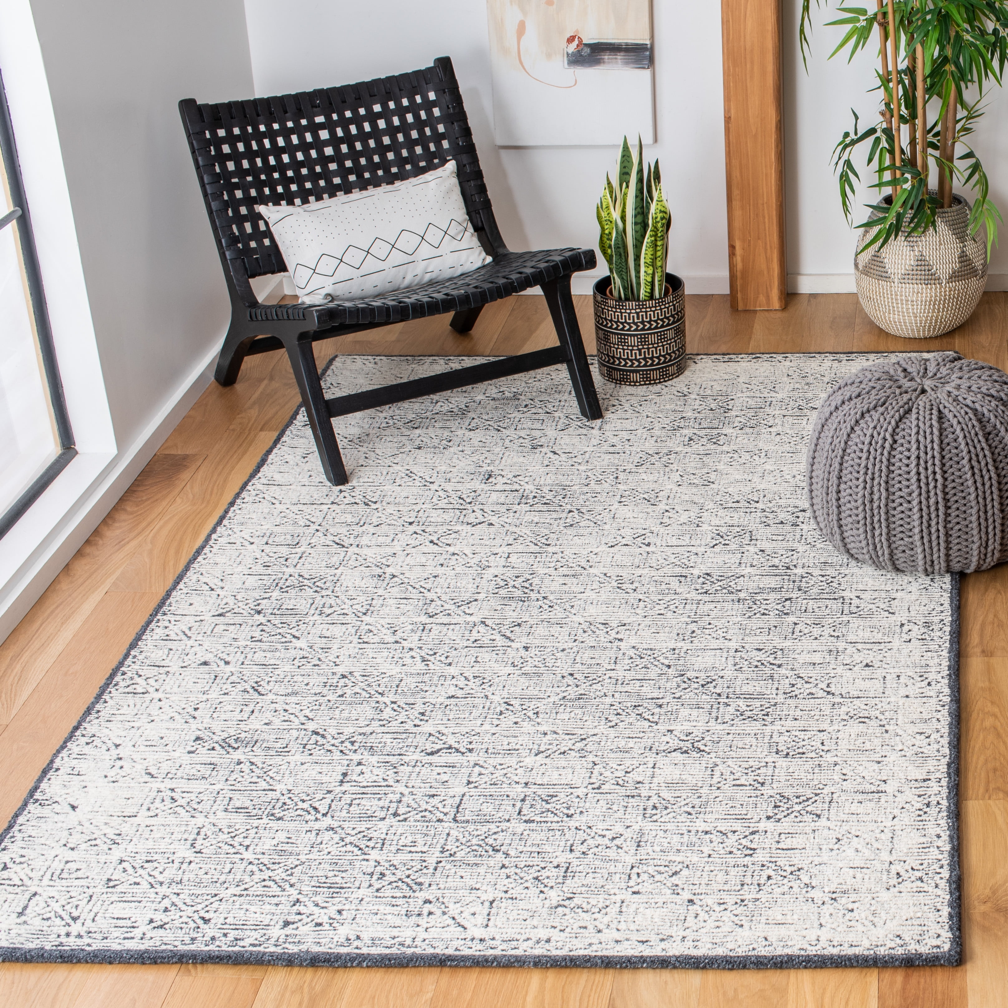 SAFAVIEH Roslyn Burton Abstract Area Rug, Black/Ivory, 4' x 6'
