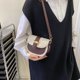 thumbnail image 4 of Bolso de mensajero sencillo con correa ancha para el hombro, bolso de sillín de moda, bolso retro de cuero artificial, 4 of 5