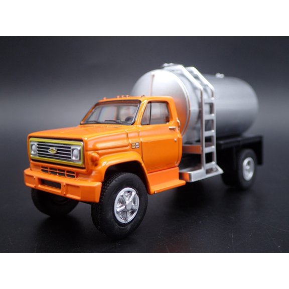 Open Box 1982 82 CHEVY CHEVROLET C60 FERTILIZER TRUCK ORANGE 1:64 SCALE DIECAST MODEL CAR