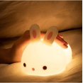 thumbnail image 1 of Luz nocturna reclinable de conejo de silicona sensible al tacto (con cable USB) - SILUMEN Blanco, 1 of 5