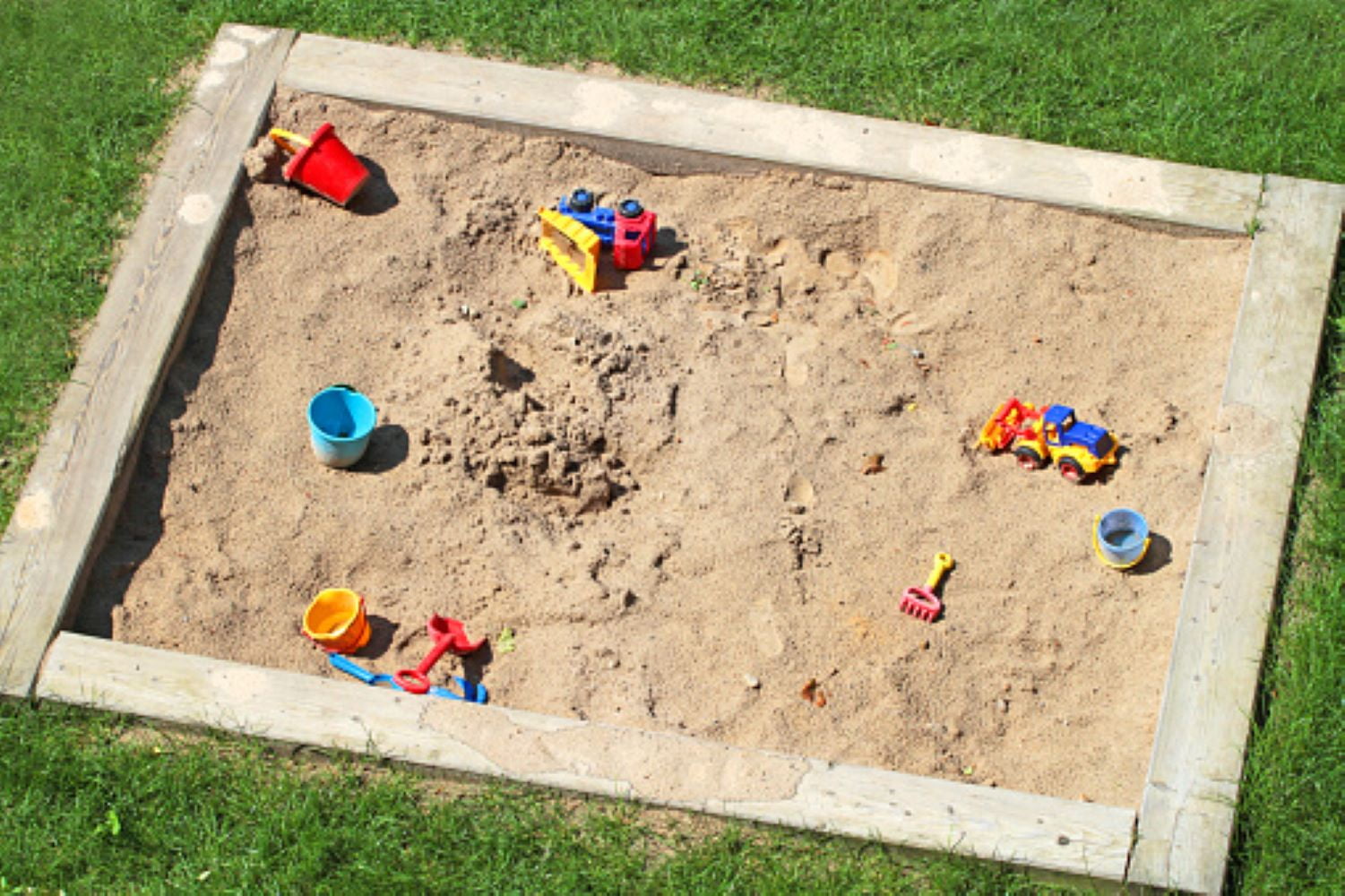 GardenTime Kid's and Recreational Play Sand, Children's Play Sand, 0.5 Cu. ft., Orange, Sandstone