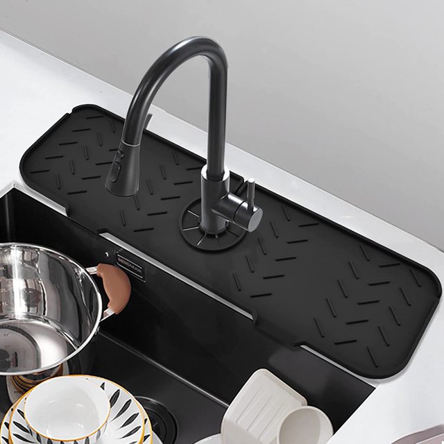 HSHDLDF 2 Pcs Garde-Éclaboussures d'Évier de Cuisine, Poignée de Robinet en Silicone Plateau de Récupération d'Éclaboussures, Support d'Éponge de Cuisine Tapis Absorbant pour Accessoires d'Évier de Cuisine Salle de Bain 19.7 Pouces x 5.6 Pouces