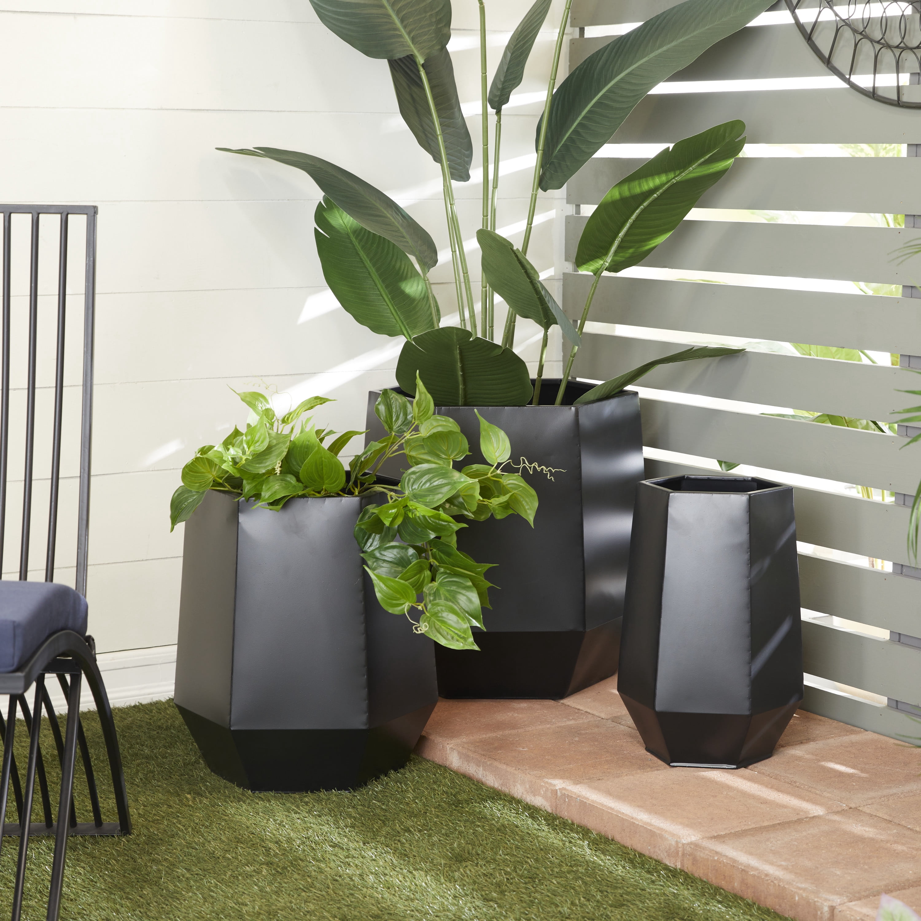 CosmoLiving by Cosmopolitan 18", 14", 9"W Indoor Outdoor Black Metal Planter (3 Count)