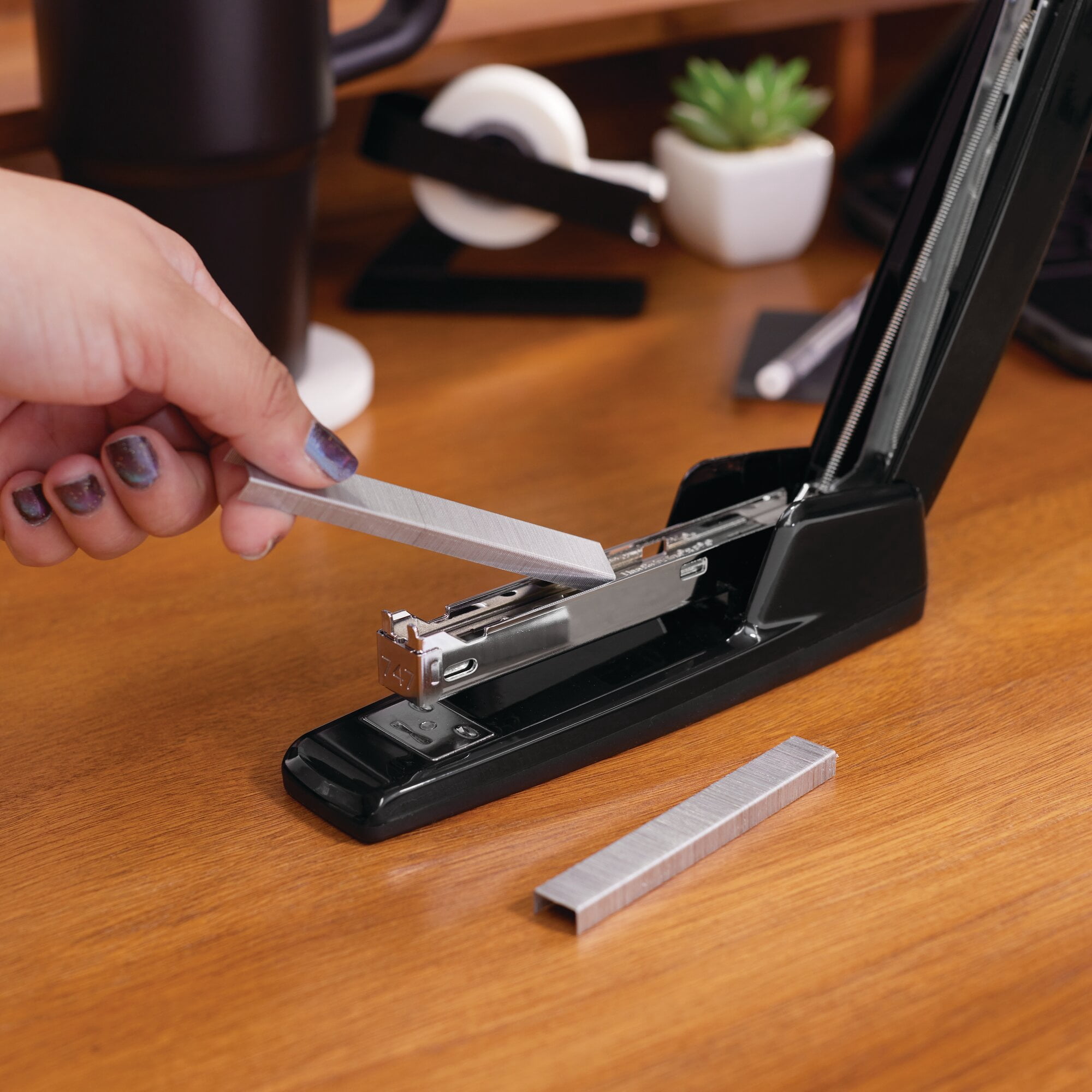Swingline 747 Business Desktop Stapler 30 Sheets Black - Full Size Staplers