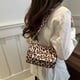 thumbnail image 4 of Bolso casual de moda para mujer, nueva tendencia de verano 2024, bolso cuadrado pequeño, bolso de mano con forma de mariposa personalizado, 4 of 5