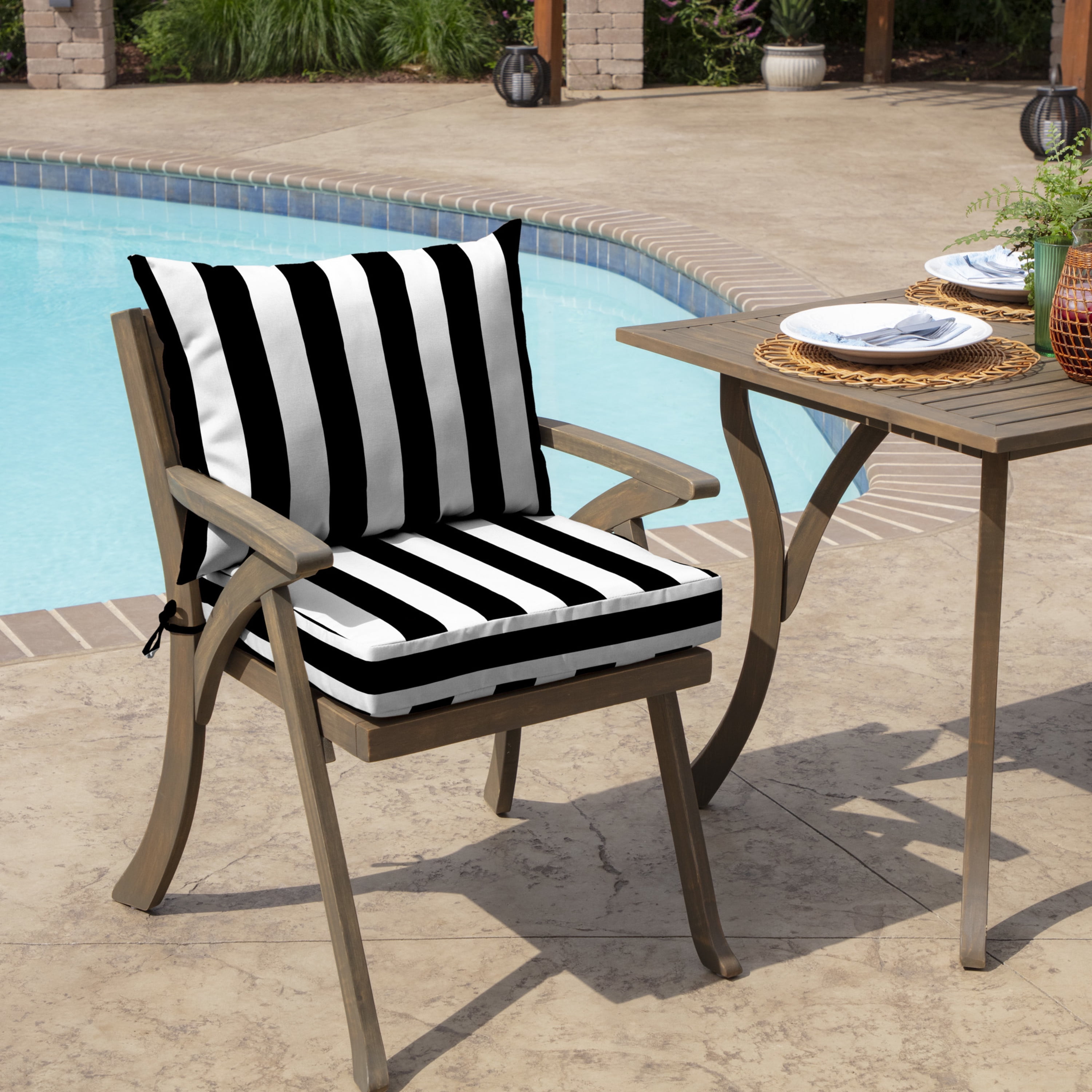 Brick Stripe Outdoor 15-inch Bistro Chair Cushion (Set of 4) - Bed