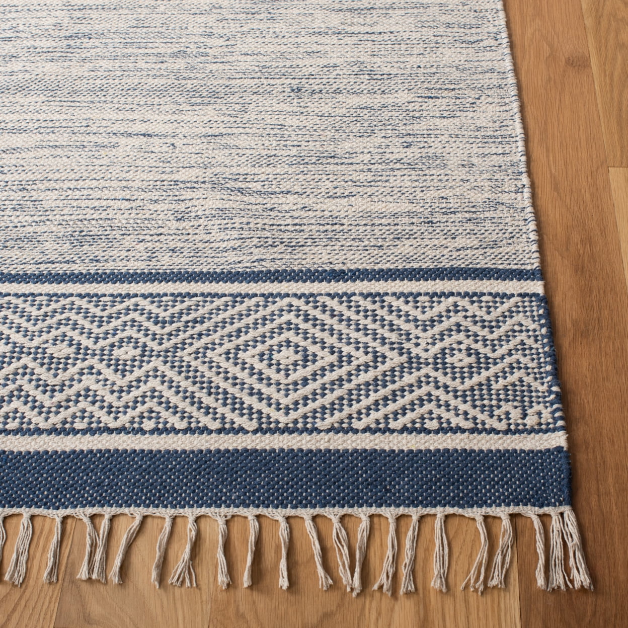 SAFAVIEH Montauk Zaman Diamond Cotton Area Rug, Ivory/Navy, 6' x 9'