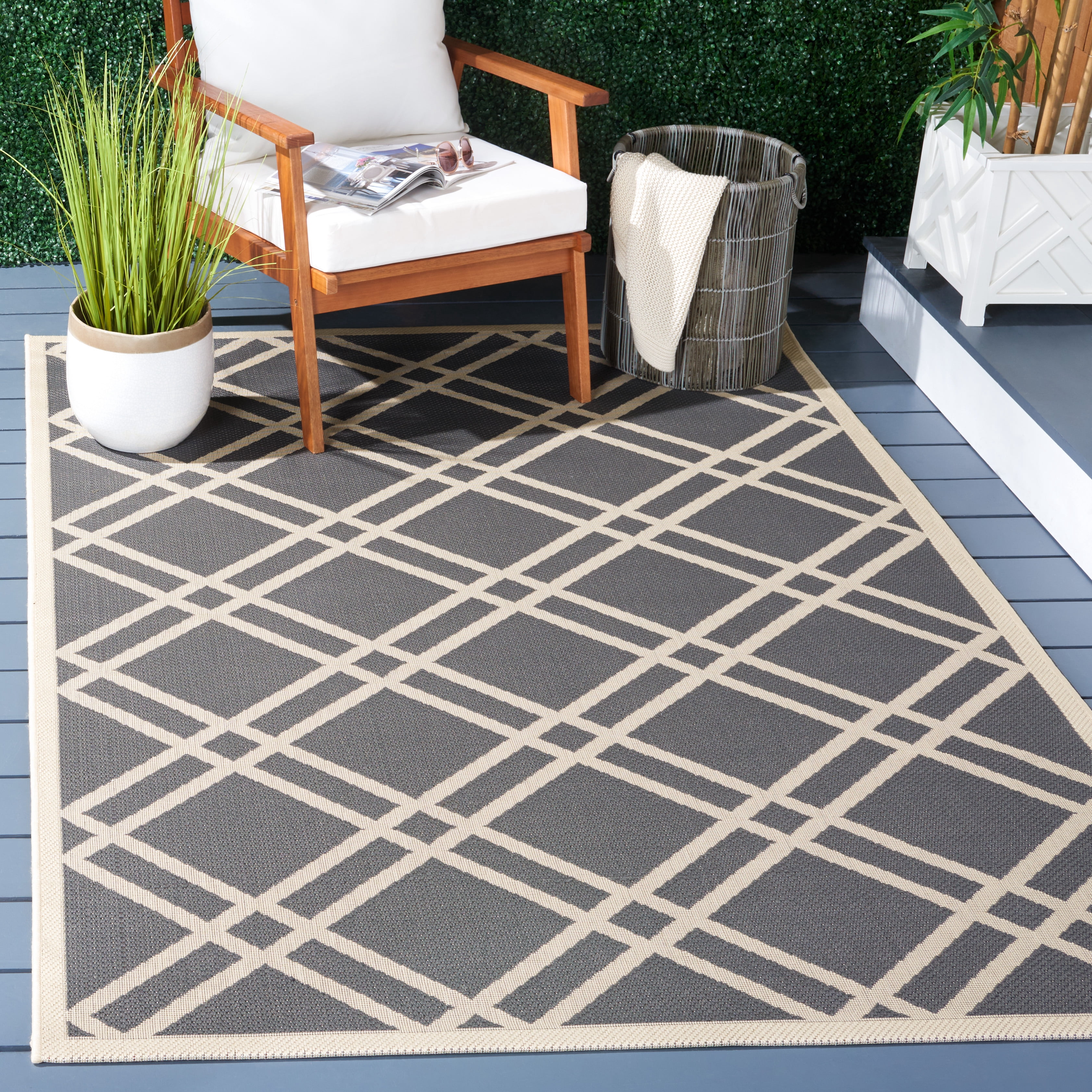 Safavieh Courtyard Jasper Geometric Indoor/Outdoor Area Rug, Anthracite/Beige, 4' x 5'7"